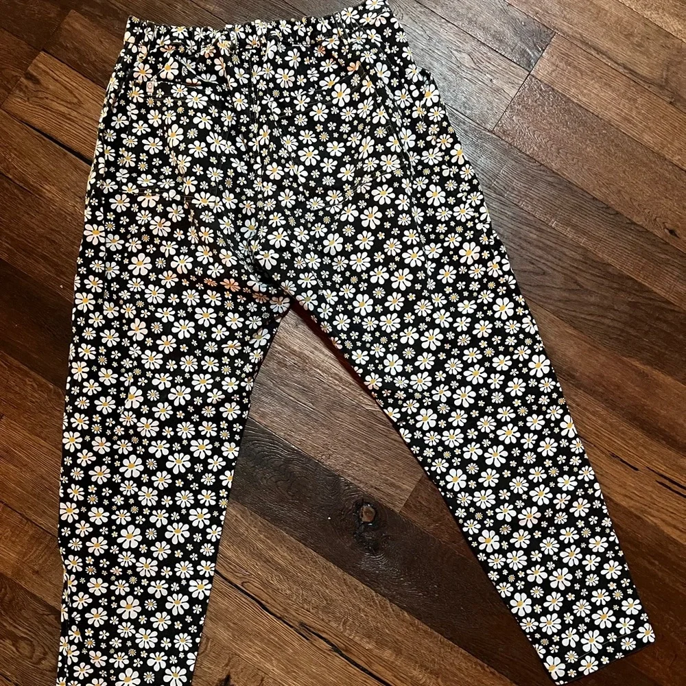 Black lazy daisy pencil pants large - Picture 3 of 5
